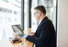 Faktoring a sektor usug: Jak korzysta z finansowania dla firm usugowych?